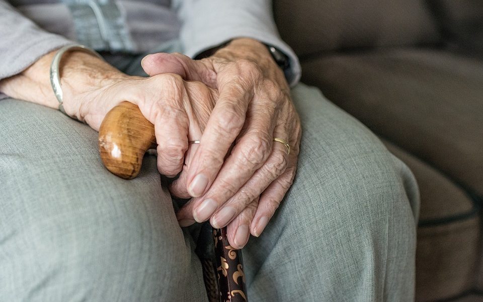 Allarme truffe agli anziani, l’appello: «Non aprite agli sconosciuti»
