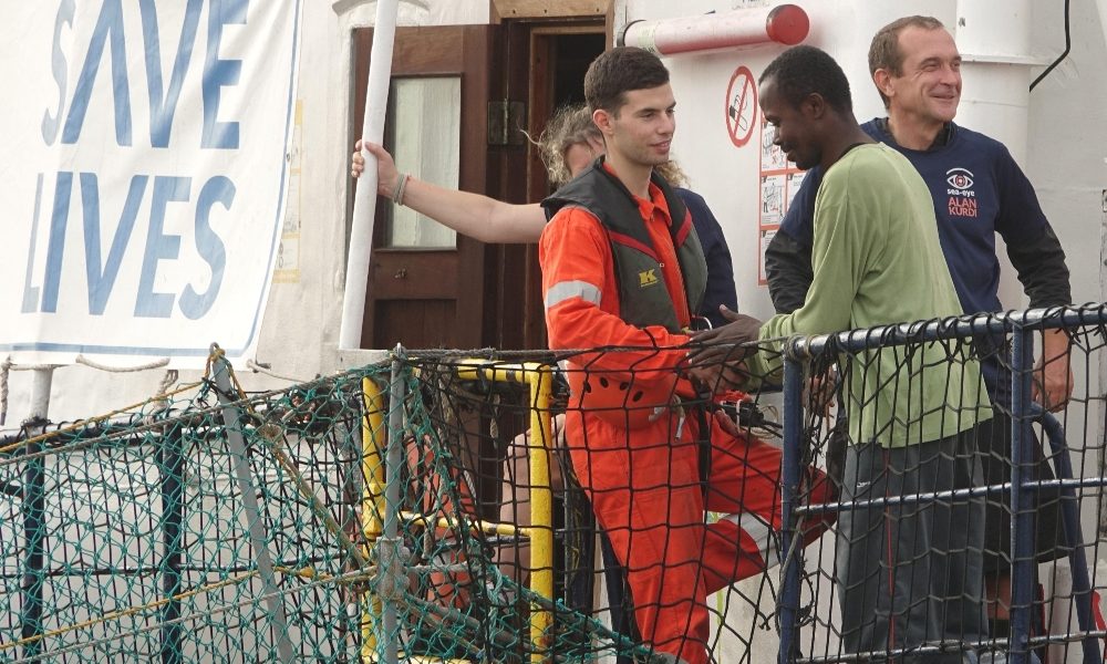 Approdata la nave Alan Kurdi a Pozzallo