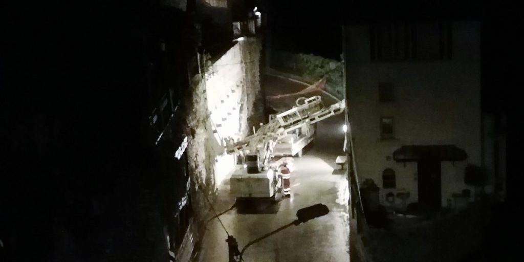 Lavori notturni sulla statale Regina e strada chiusa: i filmati