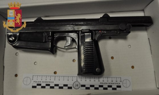 Nascondono droga e armi da guerra. Blitz a Mariano Comense: otto arresti