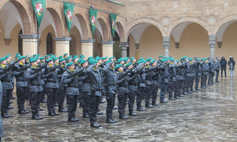 Arriva prima donna basco verde della gdf