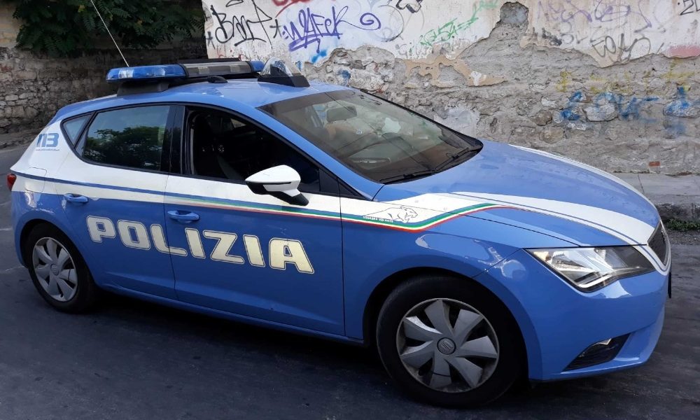 Assalto a distributori tra Caserta e Napoli, 16enni in cella
