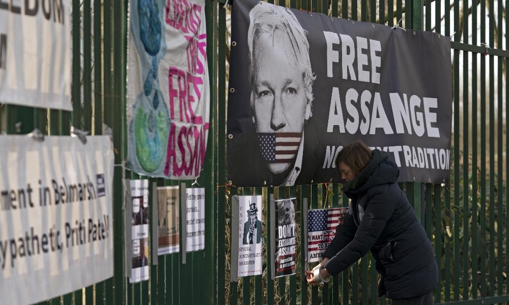 Assange: difesa denuncia maltrattamenti