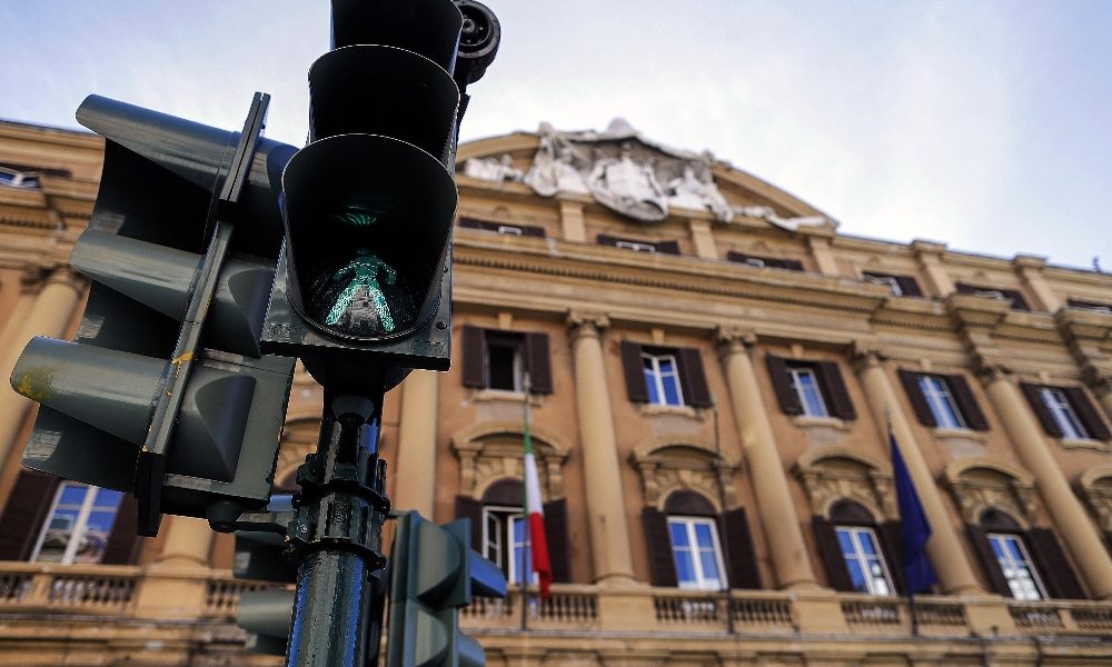 Asta Bot a 6 mesi, tasso di rendimento scende a -0,52%