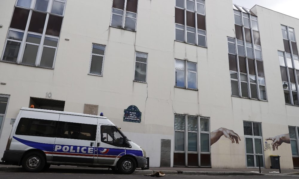 Attacco a Parigi, dubbi sulla reale identità dell’assalitore