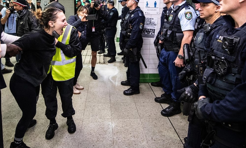 Australia, migliaia in piazza per Floyd