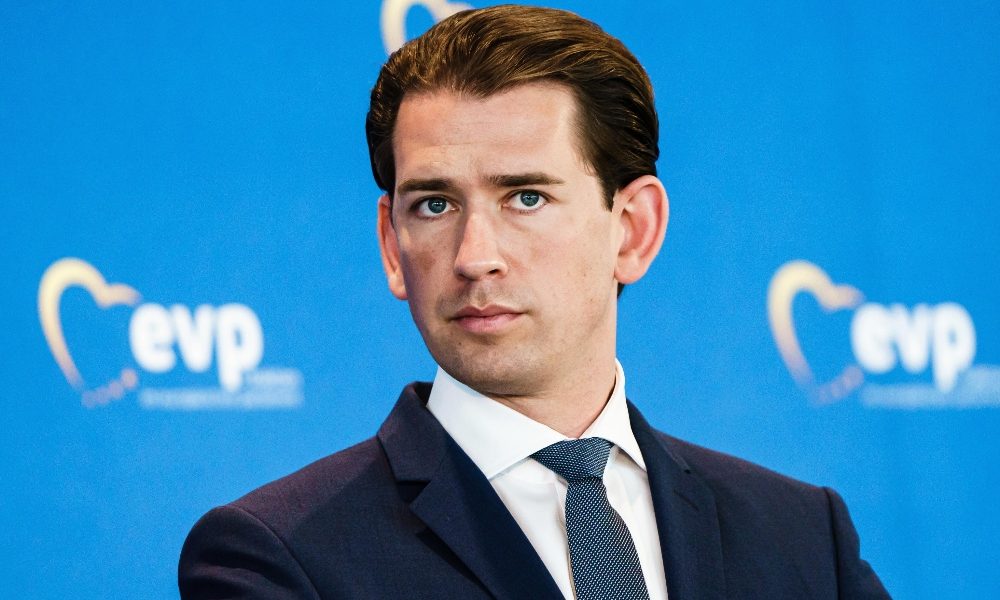 Austria: Kurz indagato per favoreggiamento della corruzione