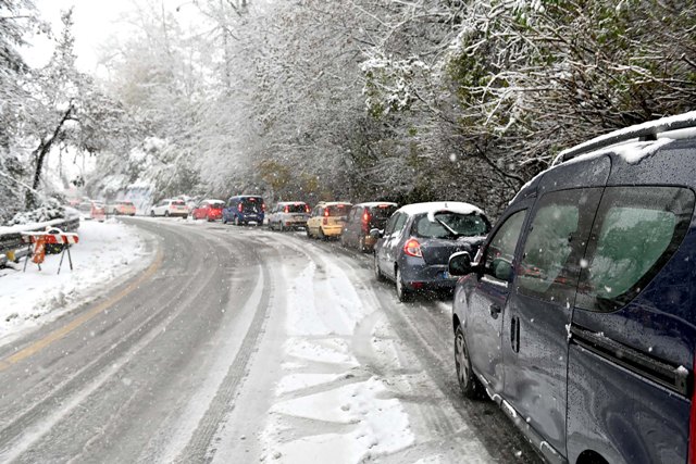 Neve, capoluogo paralizzato. Le opposizioni contro il Comune: «Città allo sbando»