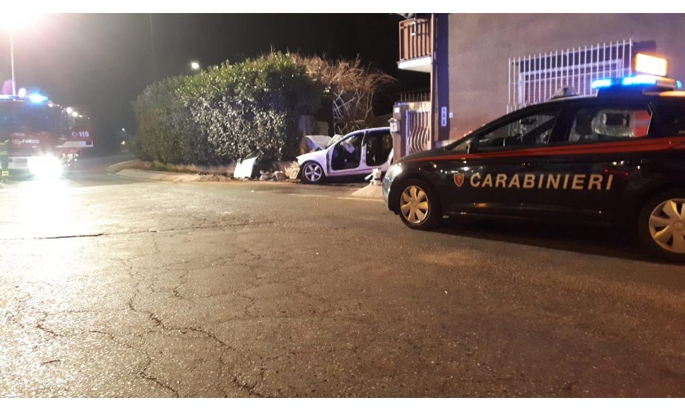 Auto fuori strada, un morto e tre feriti