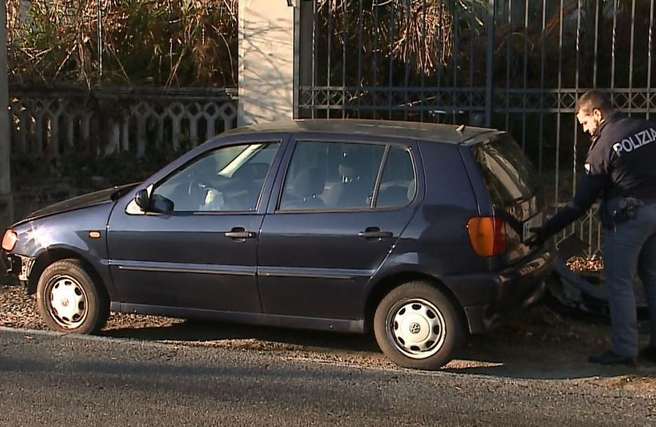 Guida senza patente e finisce fuori strada a San Fermo. Era stato appena rimesso in libertà dopo un furto
