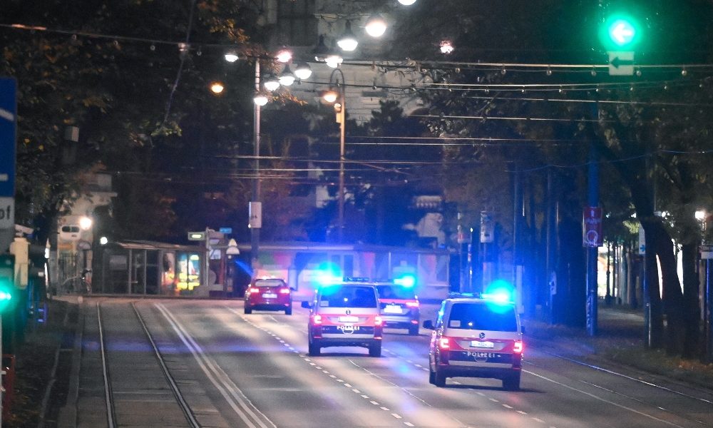 Autorità Vienna, ‘2 i morti, un passante e un attentatore’