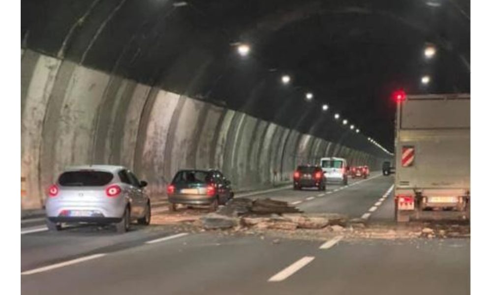 Autostrade: si compone gruppo fbook