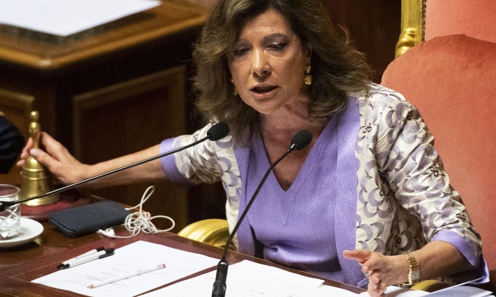 Av deraglia, Casellati: fare chiarezza