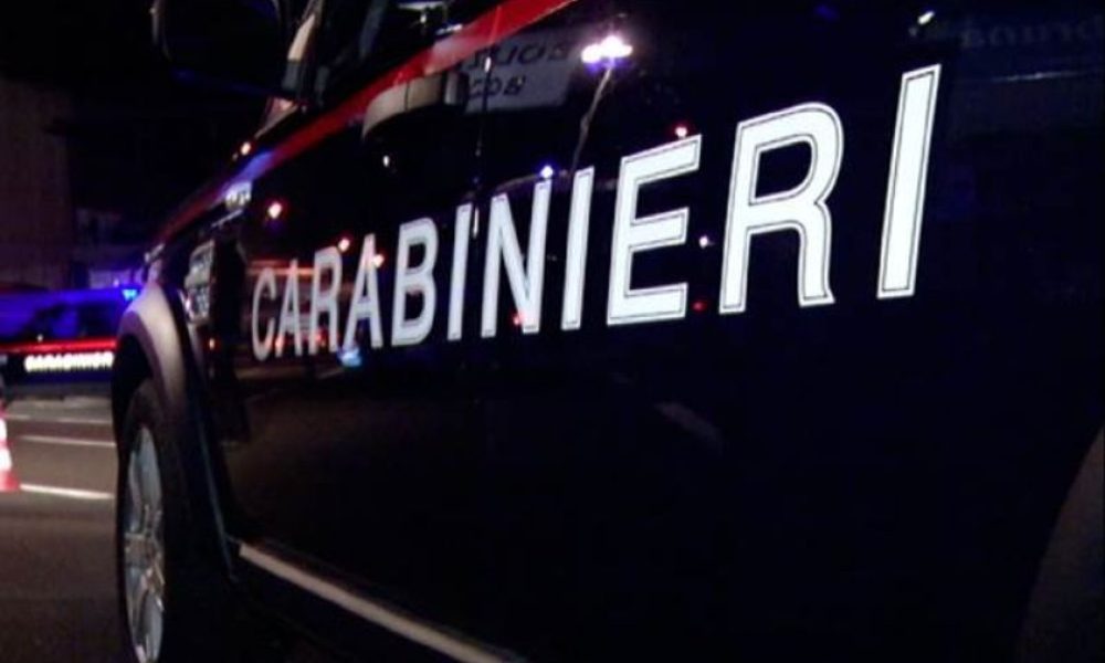 Avvelenano amico per furto, due arresti