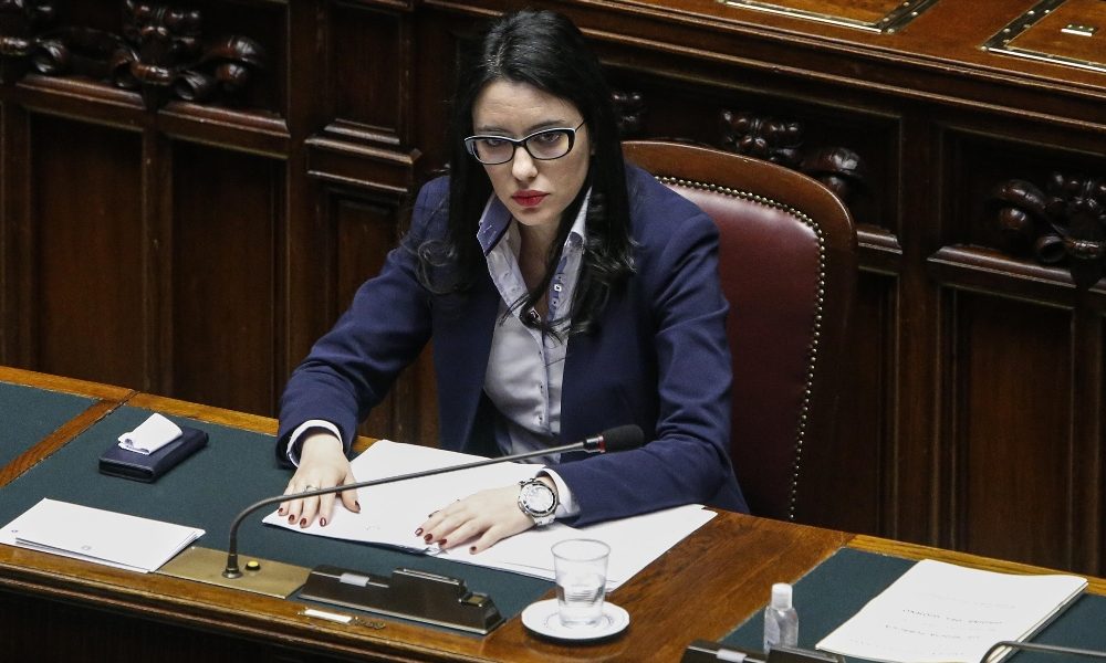 Azziolina, proroga ritorno a scuola
