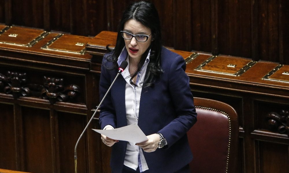 Azzolina, da prof lavoro titanico
