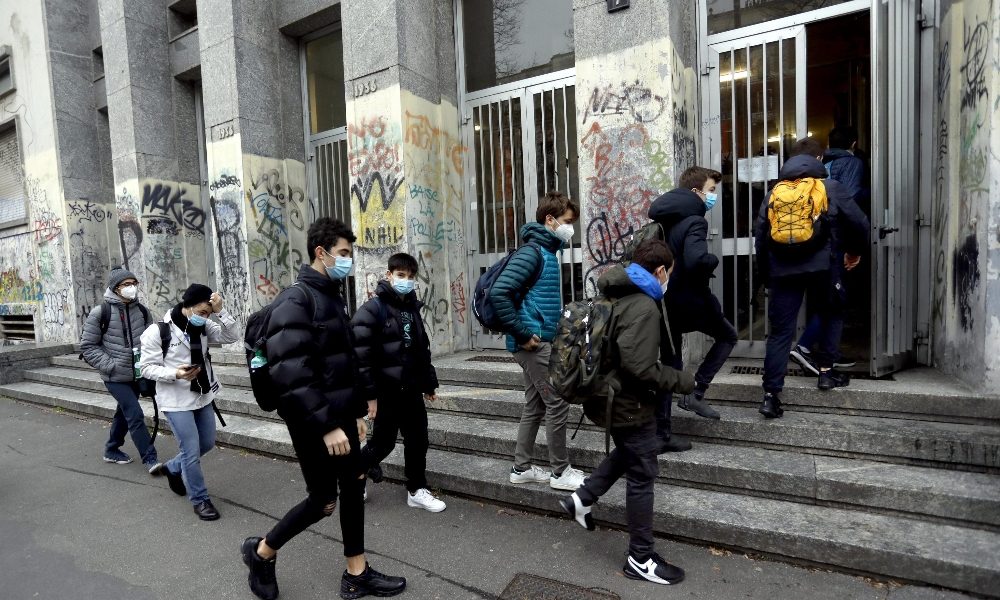 Azzolina, dove scuola riaperta contagi stabili ma attenzione