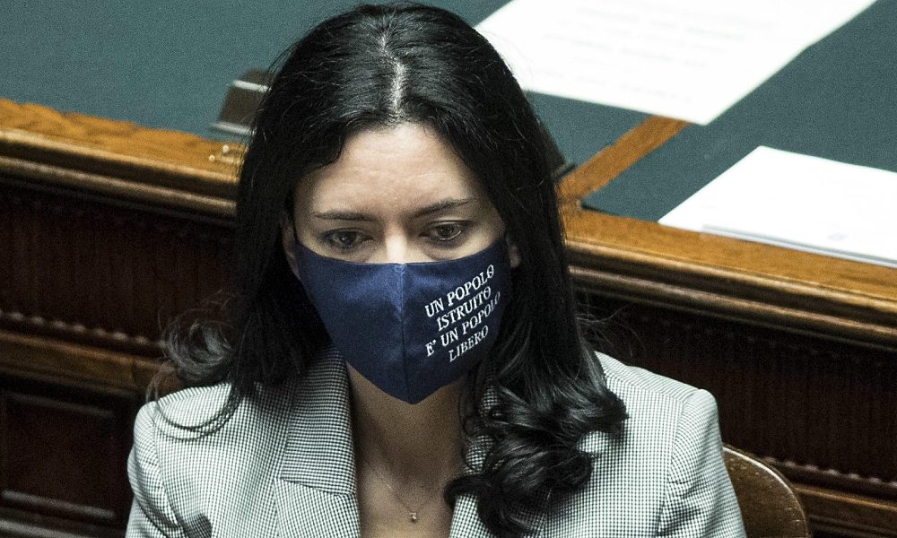 Azzolina, numero focolai nelle scuole è sceso