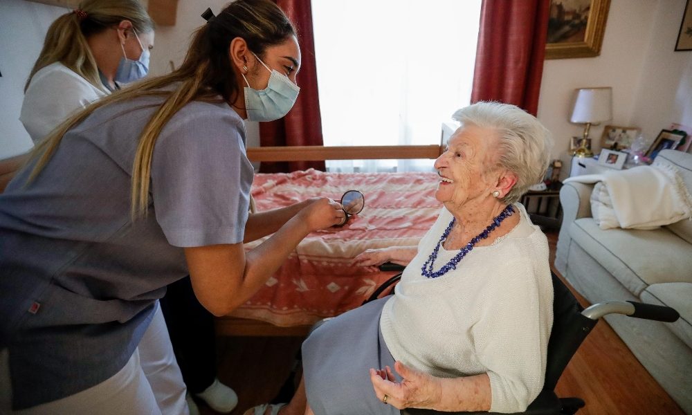 Badante infedele, indagata anche per distruzione cadavere