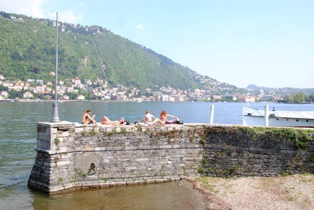 De Santis (FdI): «Stop ai tuffi e ai bagni nel lago. Bisogna far rispettare il divieto di balneazione»