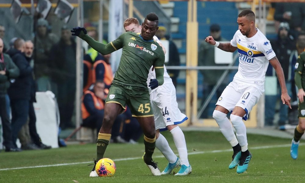Balotelli mini-incidente auto amico, ma social si scatenano