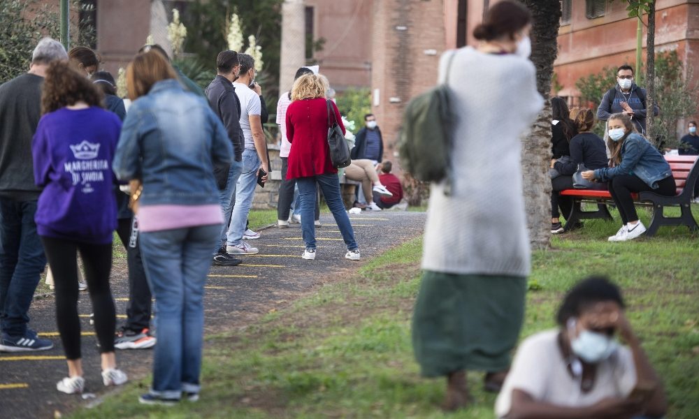 Balzo contagi Covid, +3.678 in un giorno e 31 vittime