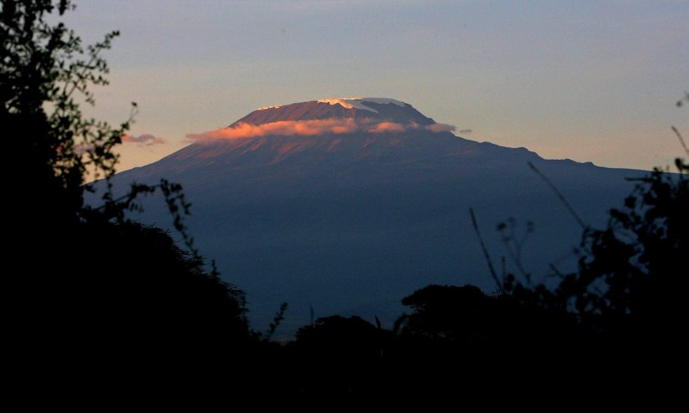 Bambino indiano di 7 anni raggiunge vetta Kilimanjaro