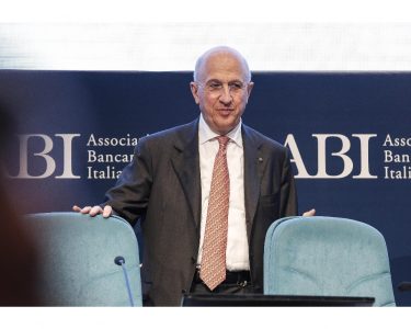 Intascava i soldi dell’assicurazione: a processo