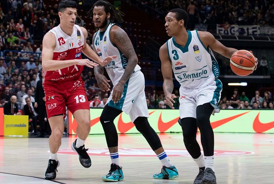 Derby Cantù-Milano, attesa per gli ultimi tamponi