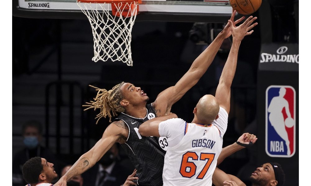 Basket: Nba; Harden show, ai Nets il derby di New York