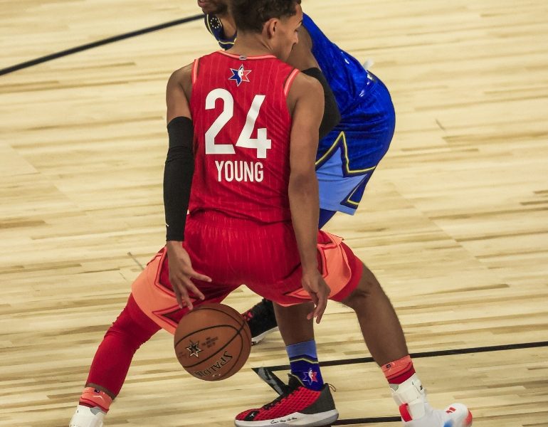 Basket: Nba, Young fa 50 e Miami sprofonda contro Atlanta