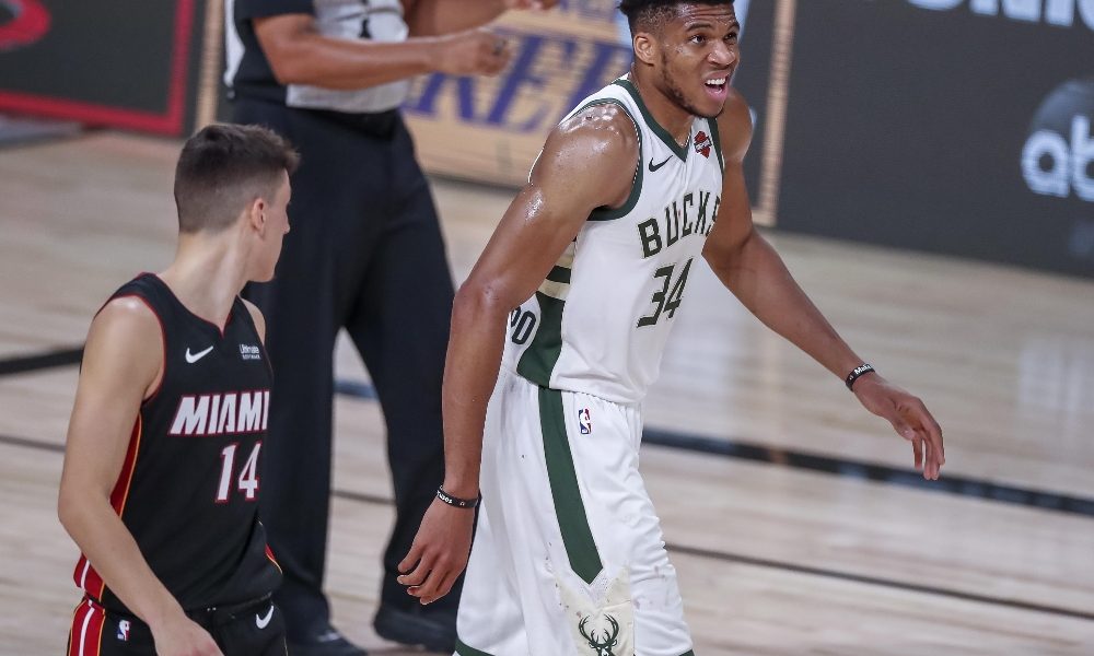 Basket: Nba; i Lakers travolgenti, rinviate tre sfide per Covid
