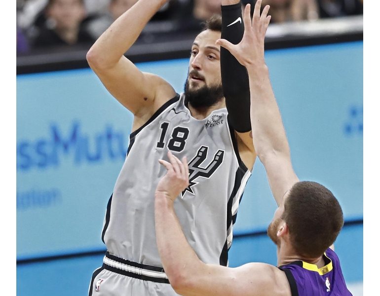 Basket: Nba; sorridono Belinelli e Melli