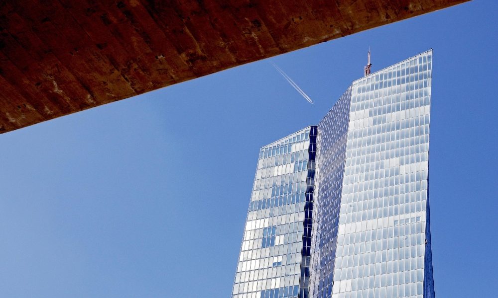 Bce, tassi fermi.Amplia acquisti Bond di 500 mld fino a 2022
