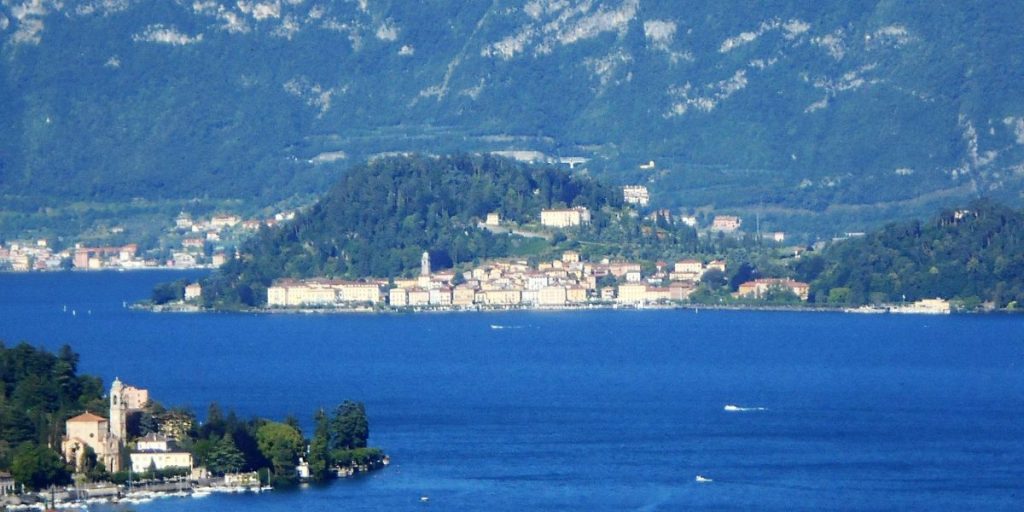 A lezione di turismo in centro lago