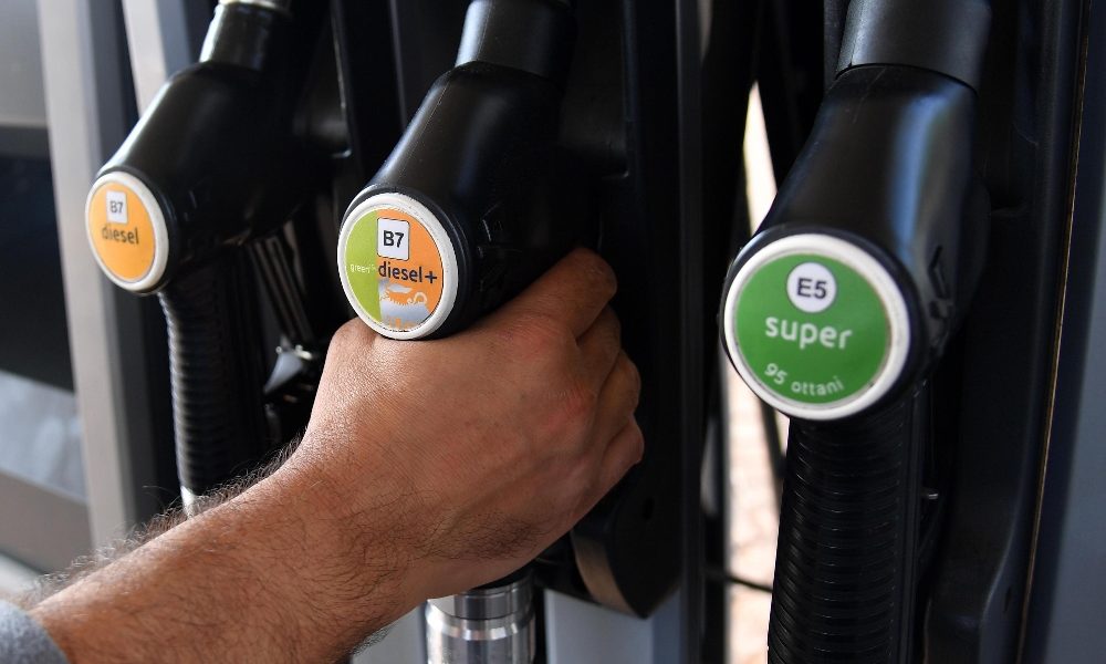 La novità spiacevole: nel 2021 il pieno di benzina più caro in Svizzera
