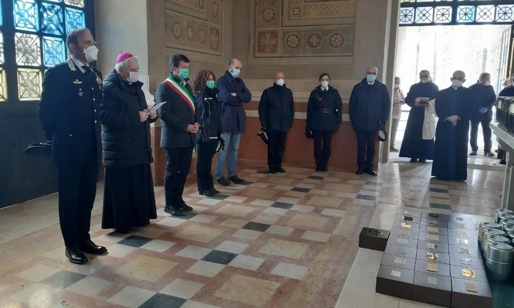Bergamo, sindaco Gori accoglie 113 urne
