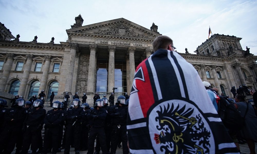 Berlino, comportamenti inaccettabili dei dimostranti no-mask