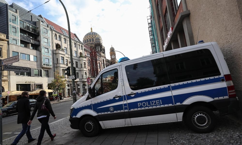 Berlino espelle due diplomatici russi