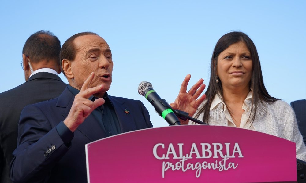 Berlusconi, Santelli brava, ma mai data