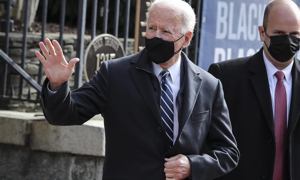 Biden a Macron,rafforzare relazione, insieme con Nato e Ue