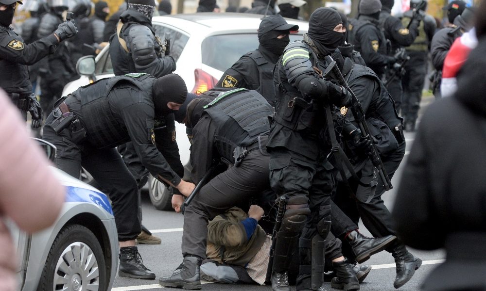 Bielorussia: Minsk, 300 arresti a proteste anti-Lukashenko
