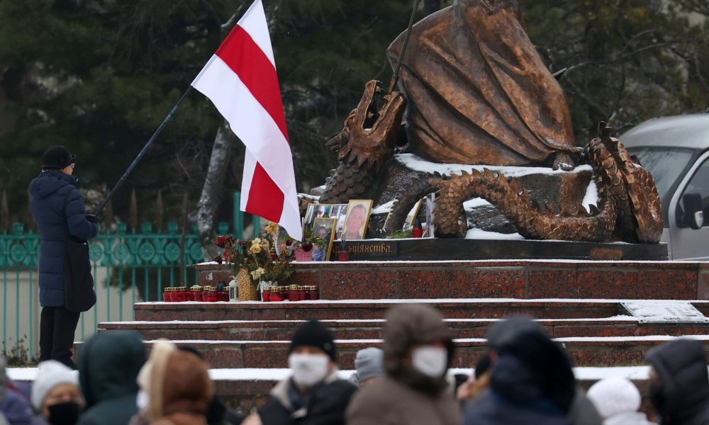Bielorussia: ancora proteste contro Lukashenko, 300 arresti
