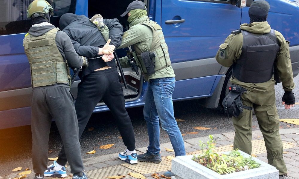Bielorussia: ong,oltre 300 arresti ai cortei anti-Lukashenko