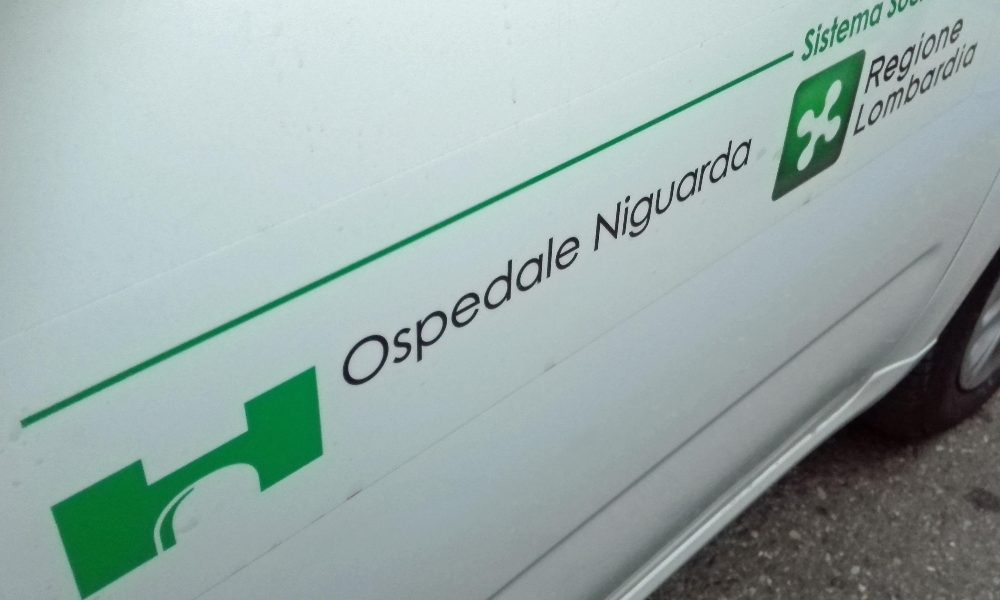 Bimba cade,indagini per abbandono minore