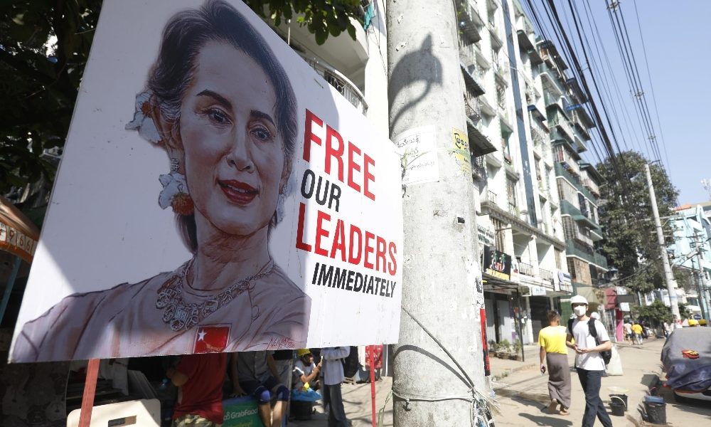 Birmania: Aung San Suu Kyi accusata di corruzione
