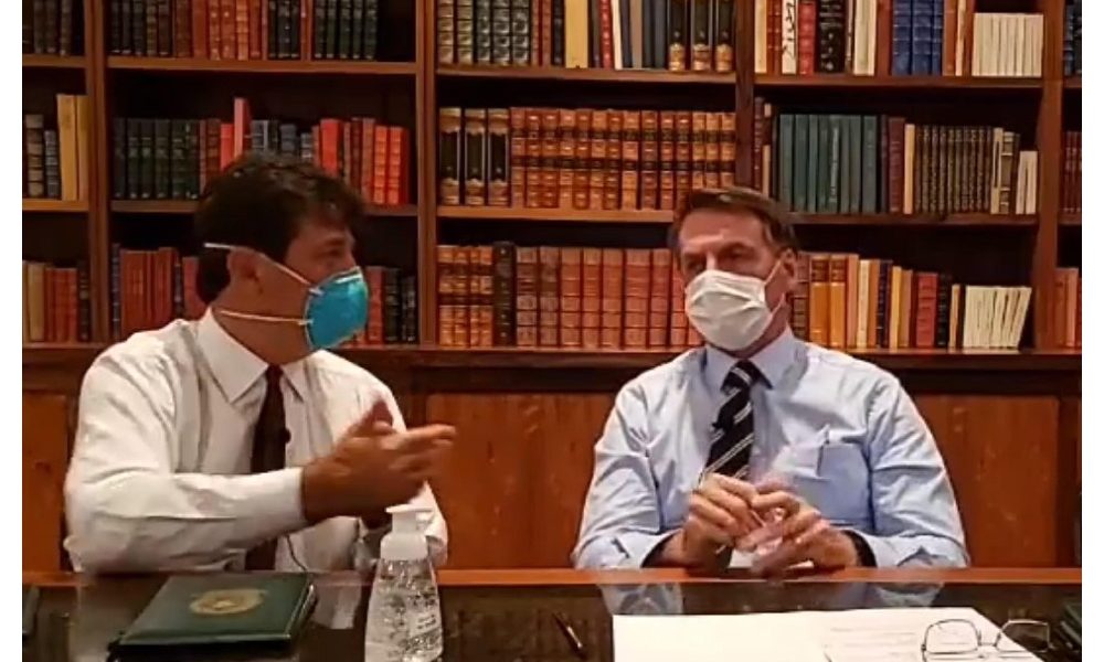 Bolsonaro in video con la mascherina
