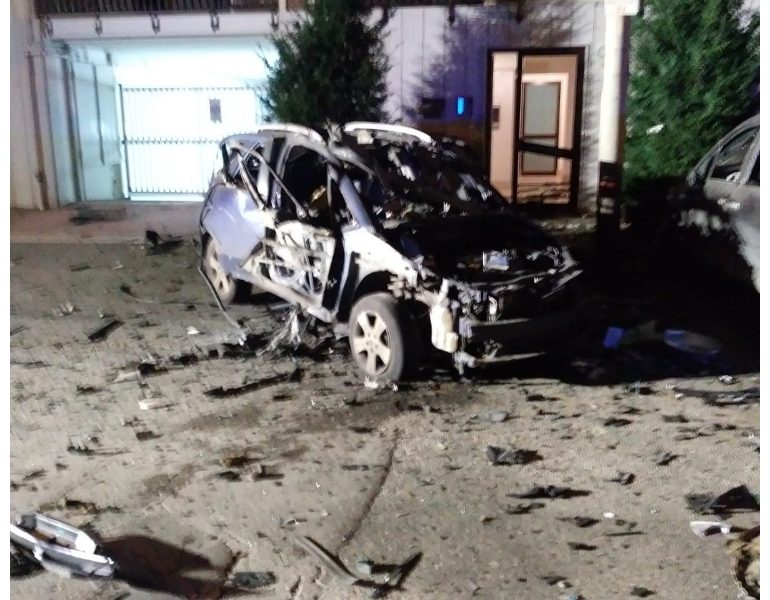 Bomba sotto auto privata Cc nel Barese