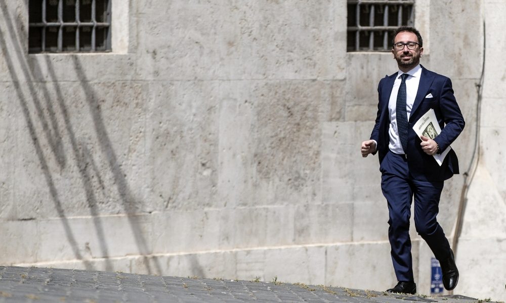 Bonafede, sostegno a Stati Generali