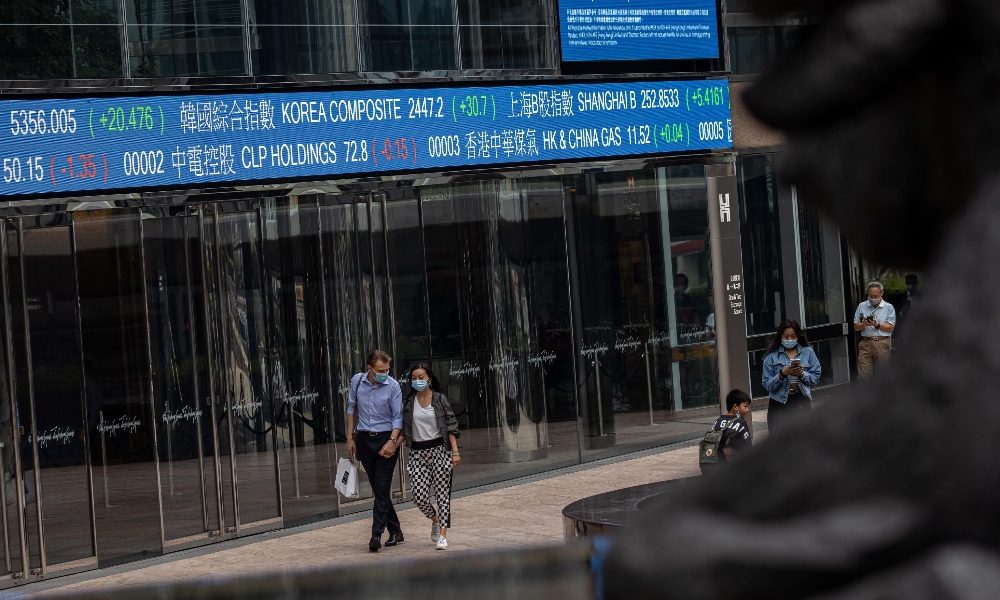 Borsa: Asia chiude in calo, si guarda a piano Usa e brexit